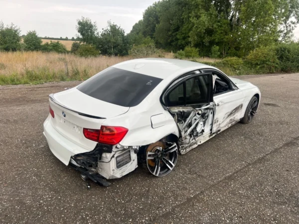 2015 BMW 330D X DRIVE M SPORT AUTO DAMAGED SALVAGE UNRECORDED HPI CLEAR - Image 2