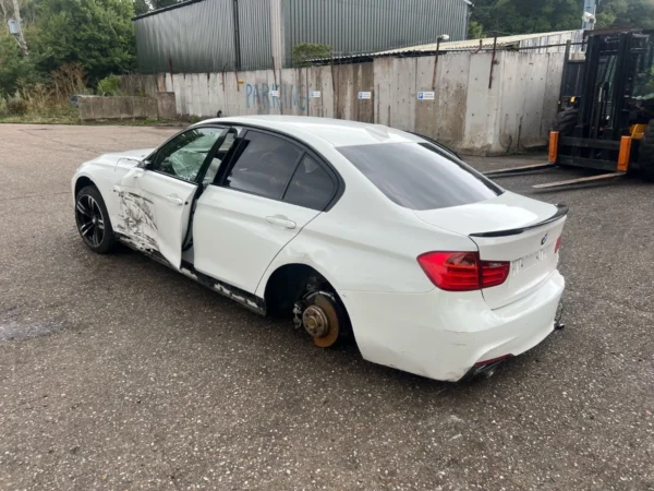 2015 BMW 330D X DRIVE M SPORT AUTO DAMAGED SALVAGE UNRECORDED HPI CLEAR - Image 3
